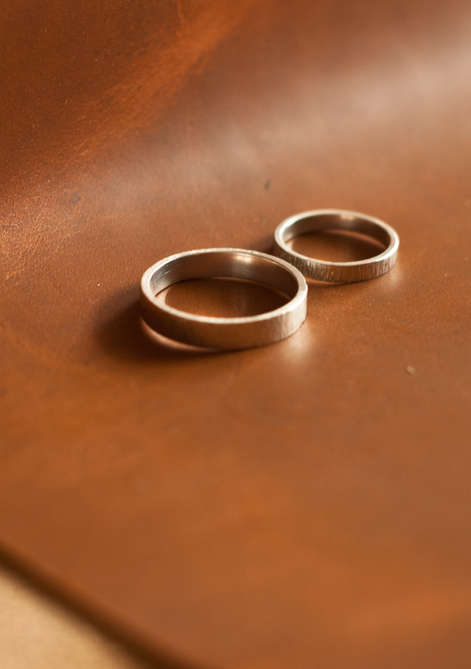 Les Bagues d'Union ou de PACS : Une Alternative Moderne aux Alliances de Mariage