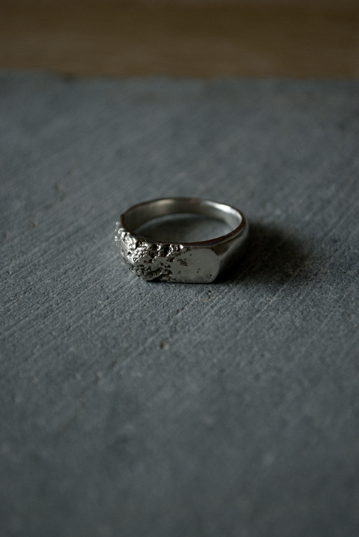 Chevalière brute et organique en argent 925- Fonte Bijoux