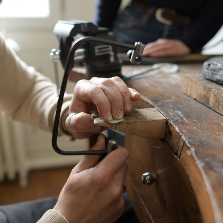 Image illustration création d’une bague dans mon atelier à Rennes, atelier d’initiation, artisanat, fabrication de bijoux