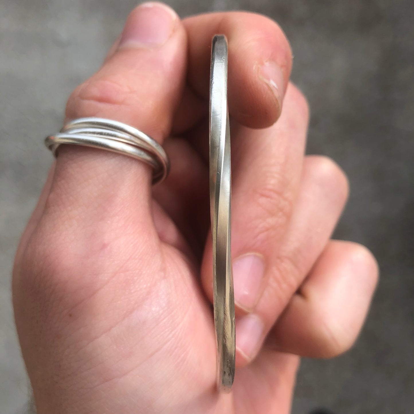 Jonc torsadé en argent 925 forgé à la main