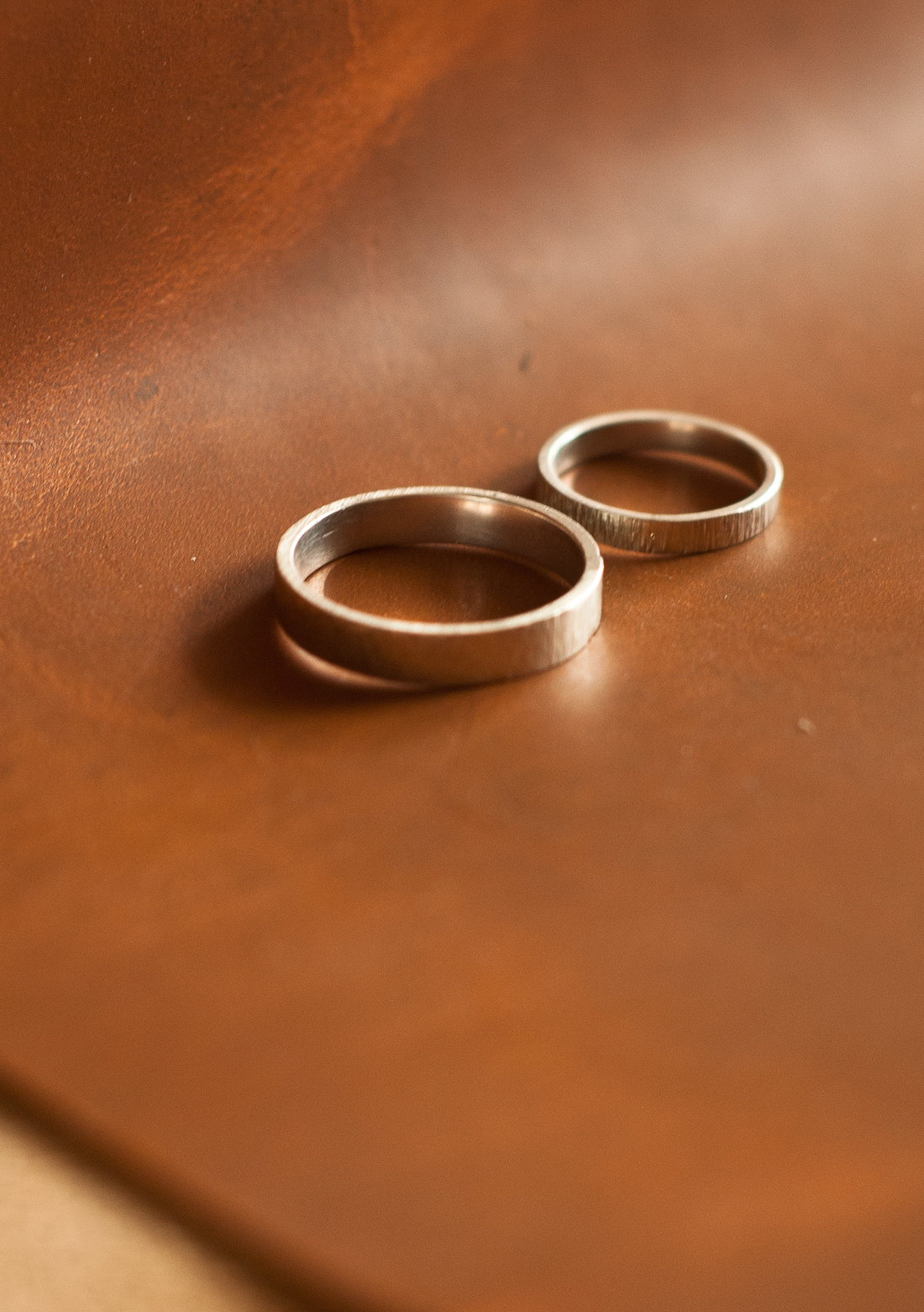 Les Bagues d'Union ou de PACS : Une Alternative Moderne aux Alliances de Mariage