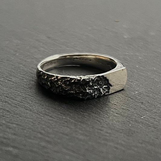 Bague font bijoux, organique et texturée, chevalière homme
