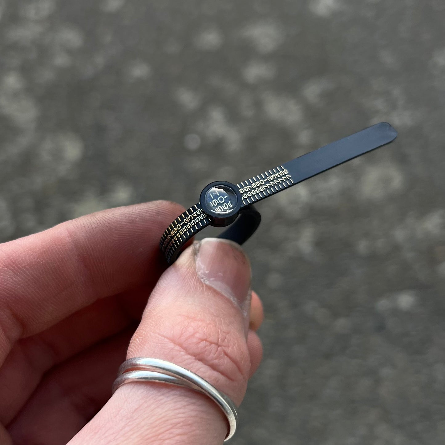 Baguier pour déterminer la taille de bague avant commande d’un bijou en argent