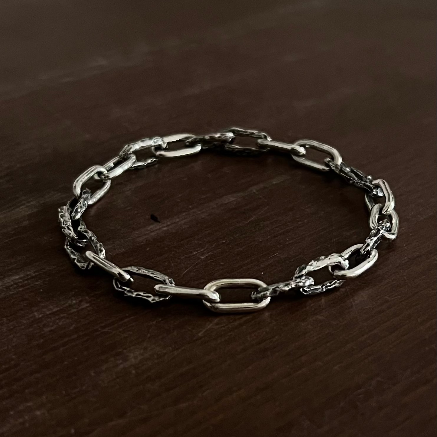 Bracelet Chaîne Dualité en argent massif 925, alternance maillons texturés et lisses, fait main à Rennes par fonte au sable, Fonte Bijoux