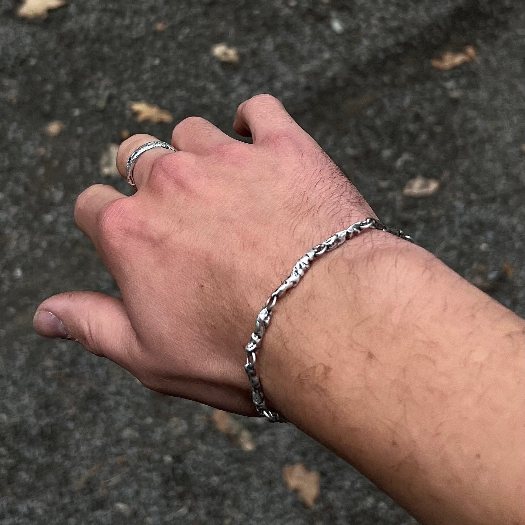 Bracelet unique en argent texturé – Design inspiré de l’érosion naturelle
Bracelet pour homme- bracelet pour femme - bracelet organique et brut 