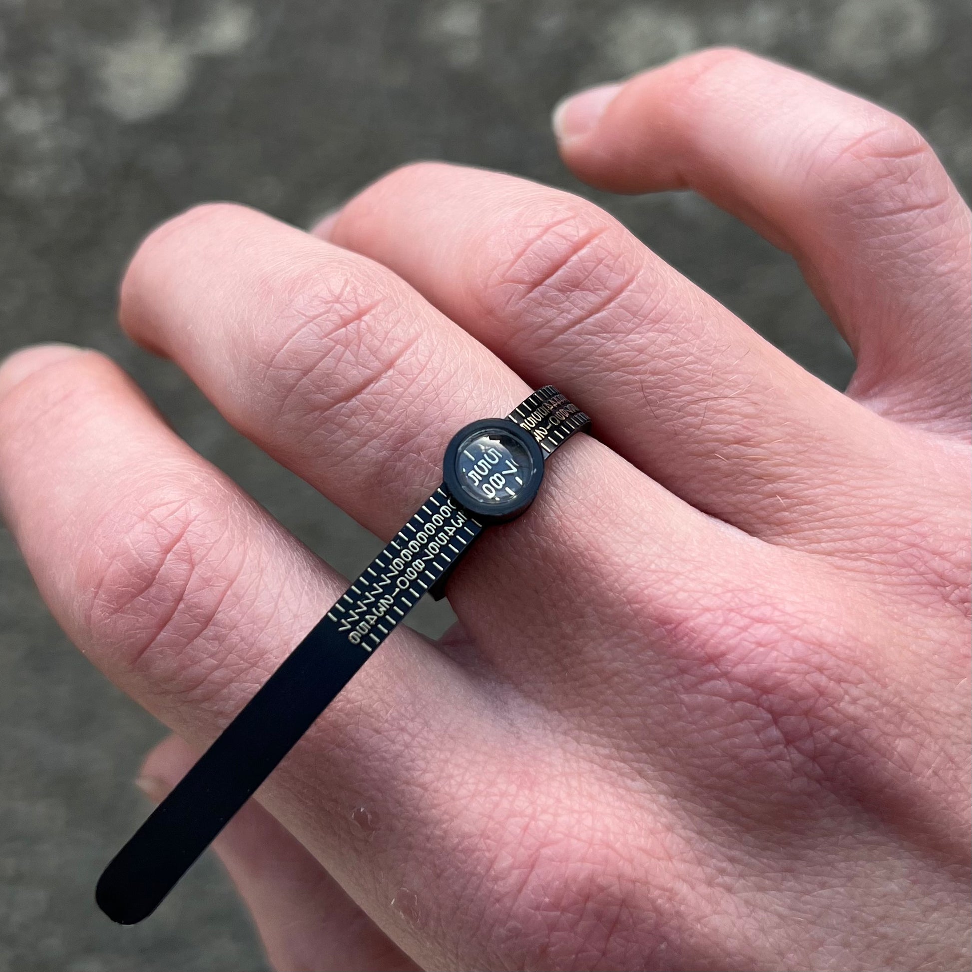 Baguier réglable permettant de mesurer précisément la taille de bague