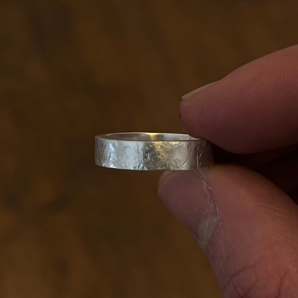 bague forgée
argent 925
bijoux artisanaux
design minimaliste
finition brute
texture organique
martelage
fabrication artisanale
bijoux unisexe
créations uniques
bijoux authentiques
argent massif
bague texturée
bijoux durables
Fonte Bijouxbague forgée
argent 925
bijoux artisanaux
design minimaliste
finition brute
texture organique
martelage
fabrication artisanale
bijoux unisexe
créations uniques
bijoux authentiques
argent massif
bague texturée
bijoux durables
Fonte Bijoux